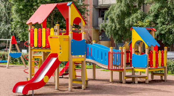 Малые архитектурные формы<br />и детские площадки